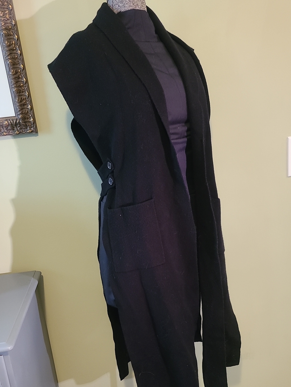 Sleeveless Long Open-Front Black Vestigan One Size